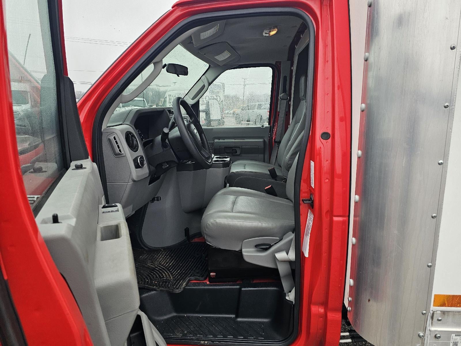 2024 Ford E-Series Cutaway Base