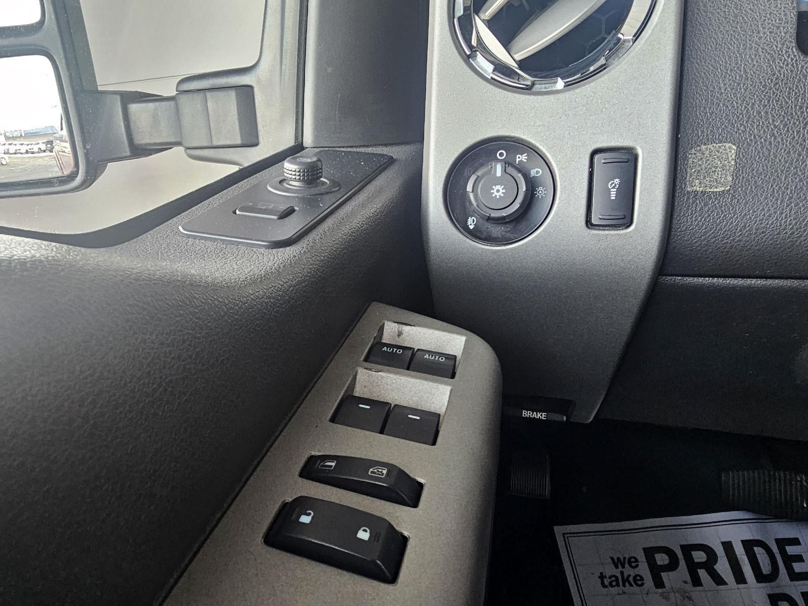 2015 Ford Super Duty F-350 SRW Lariat