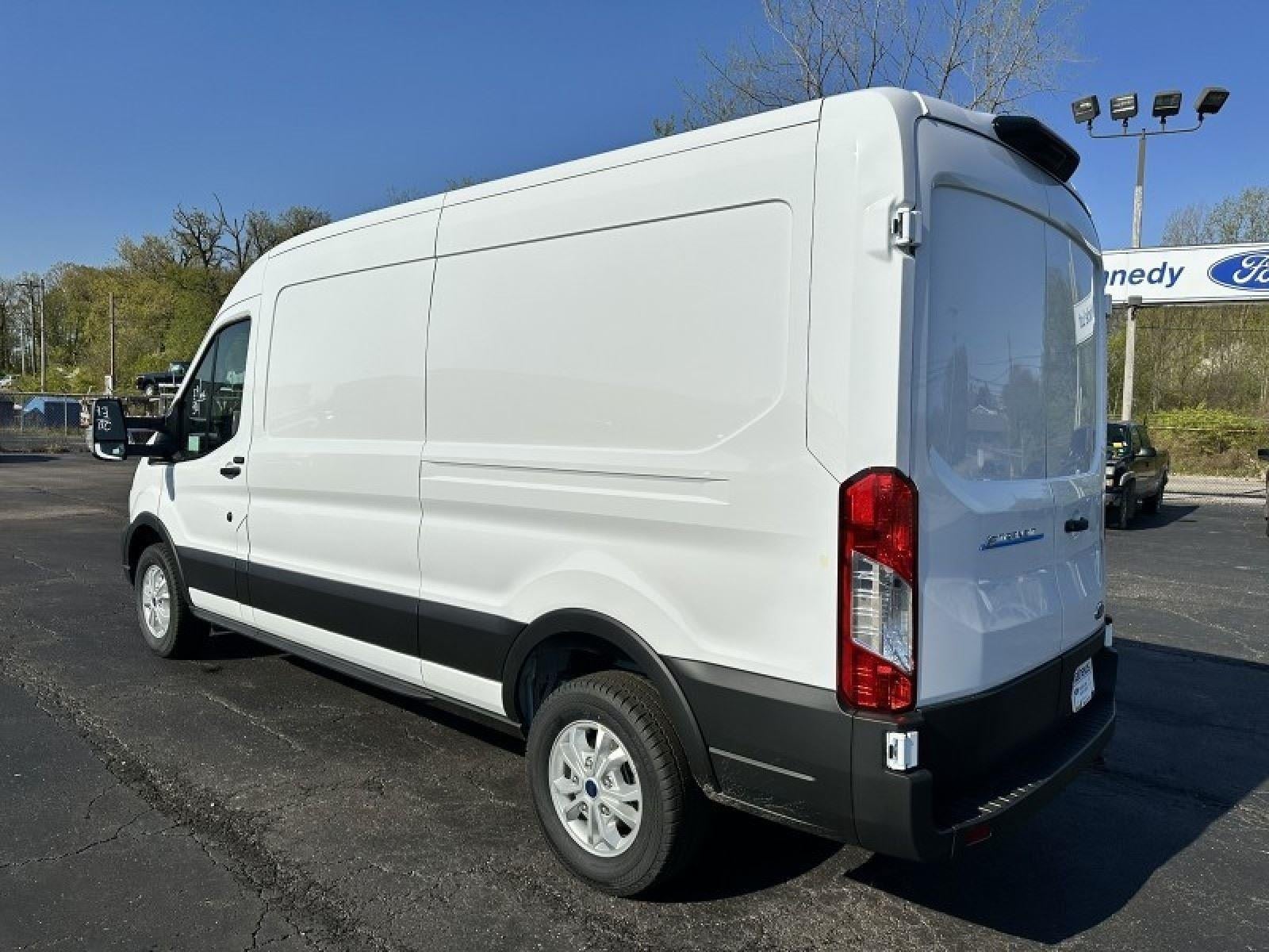 2023 Ford E-Transit 350
