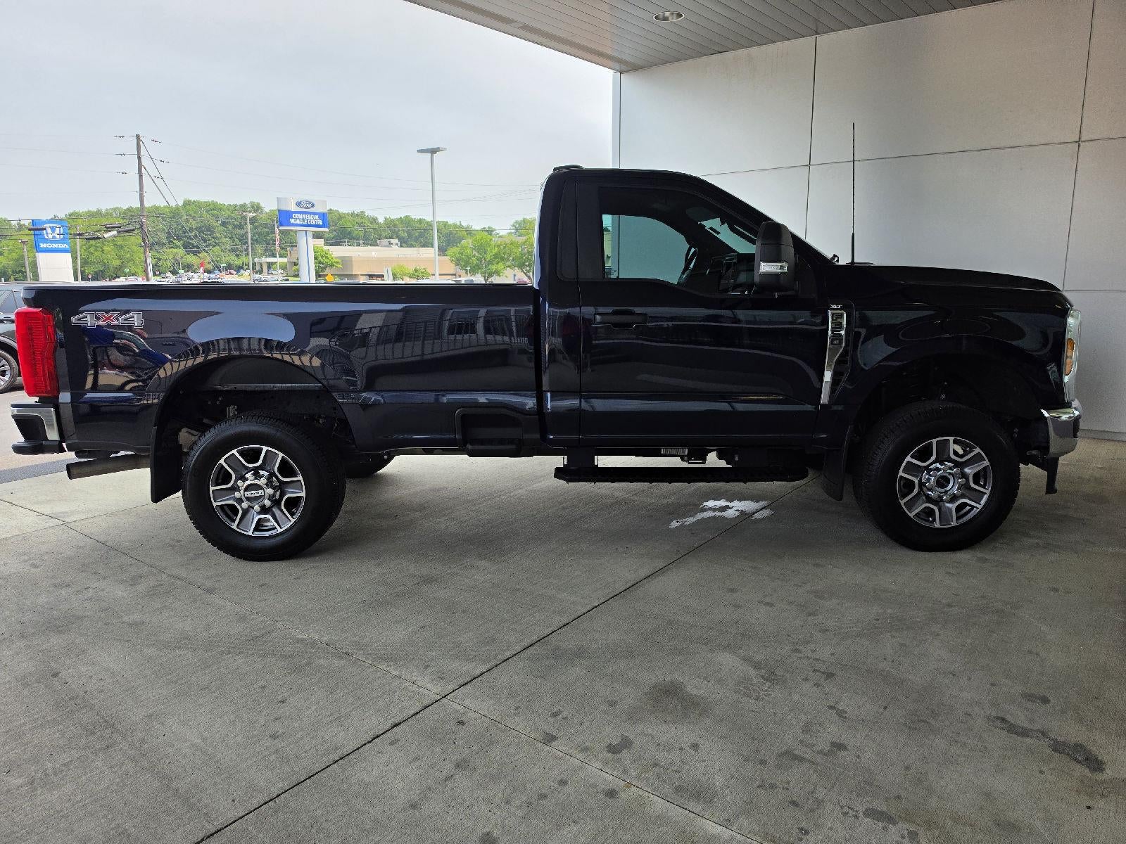 2025 Ford Super Duty F-350 XLT