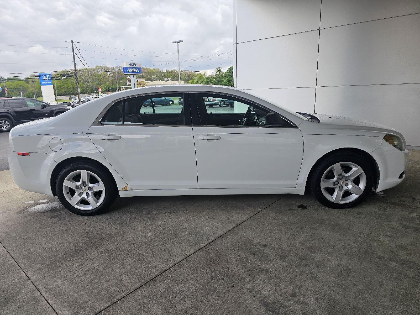 2011 Chevrolet Malibu LS w/1FL