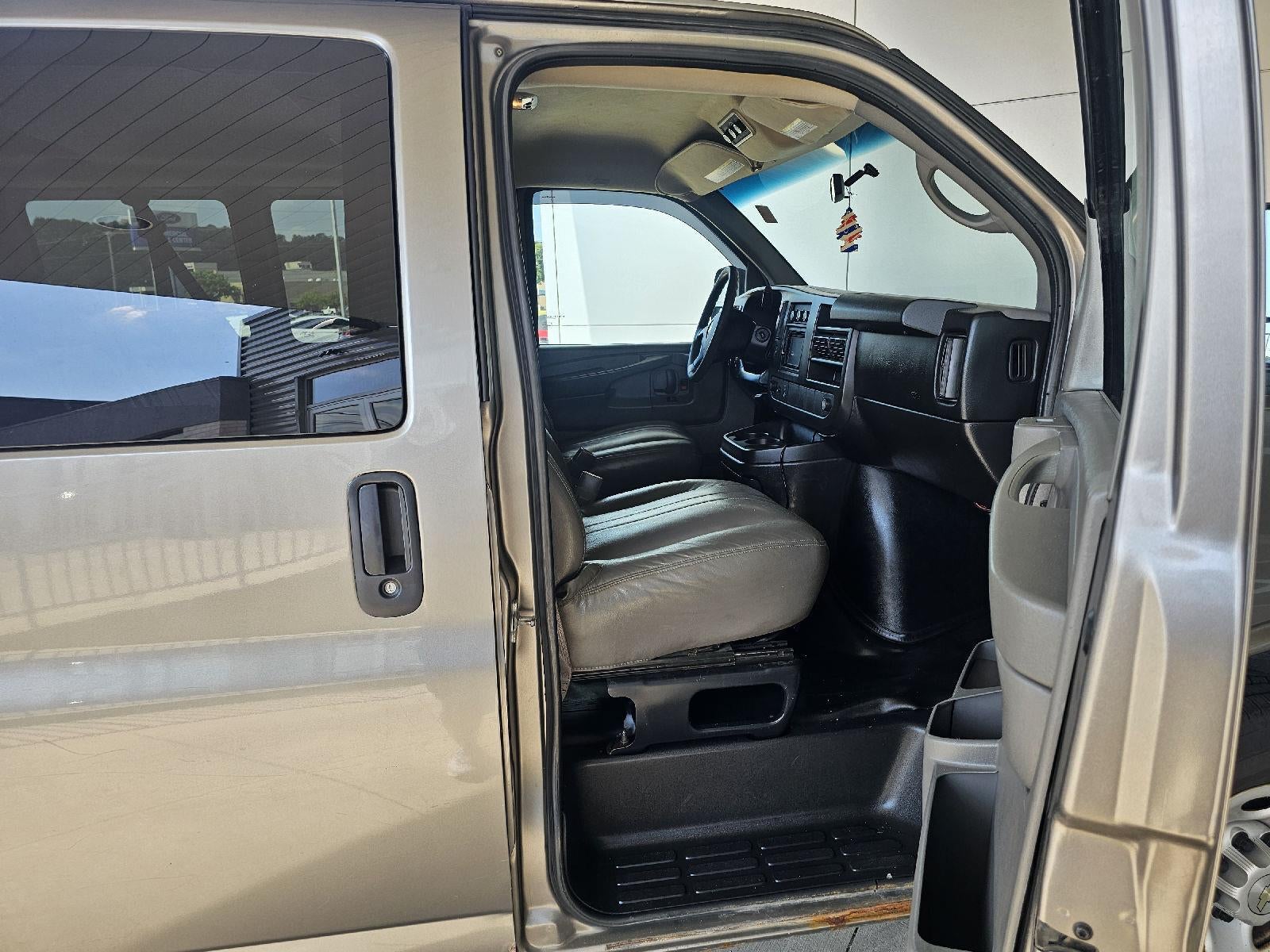 2012 Chevrolet Express Passenger 1LS