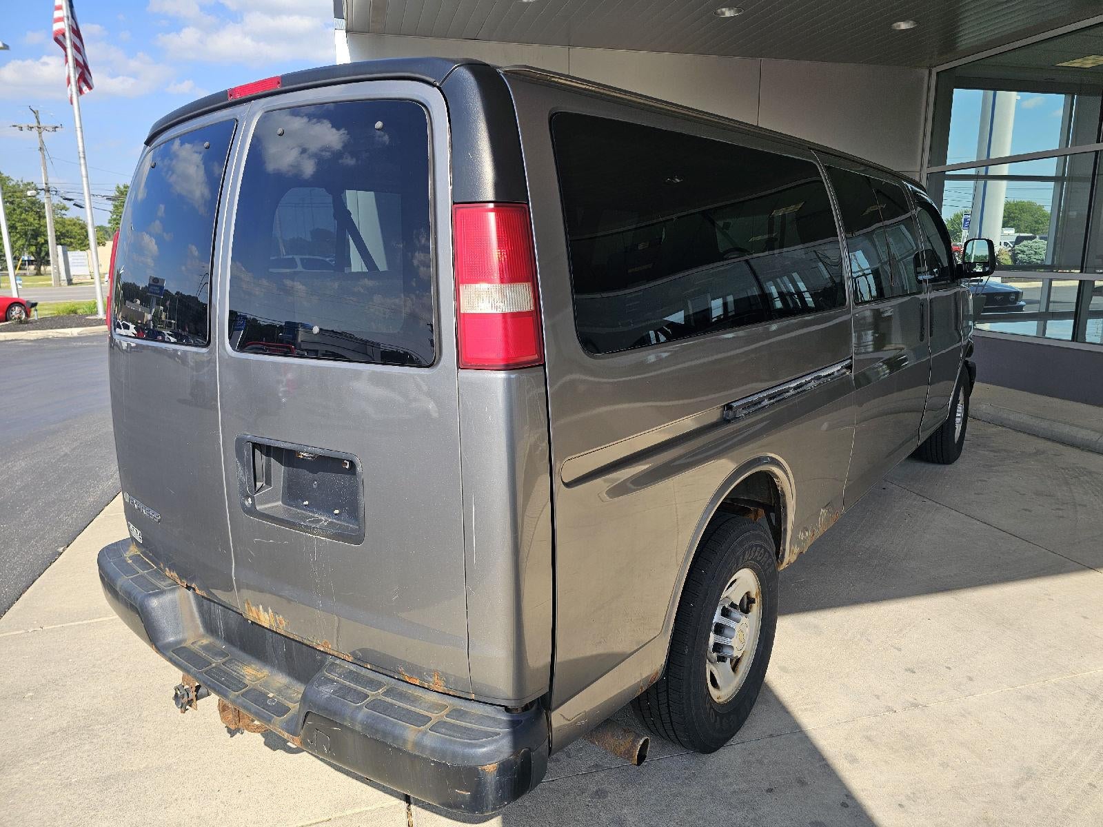2012 Chevrolet Express Passenger 1LS