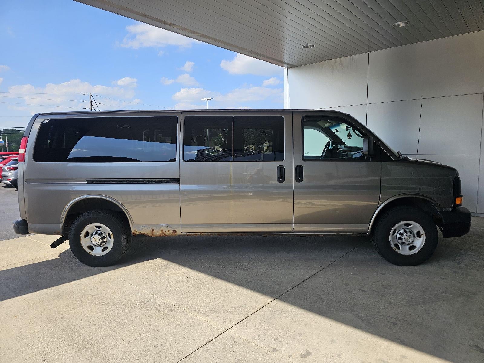 2012 Chevrolet Express Passenger 1LS