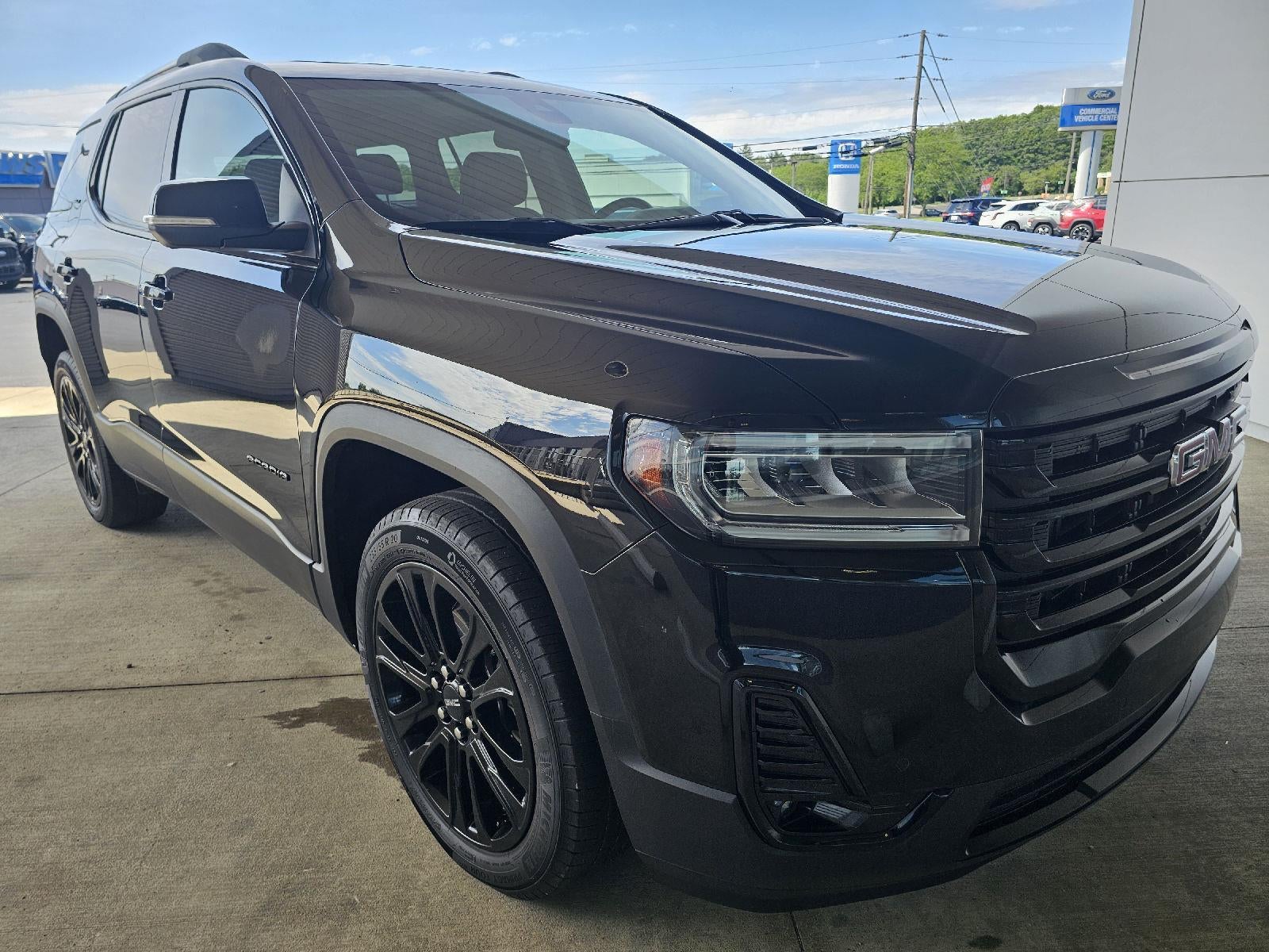 2023 GMC Acadia SLT