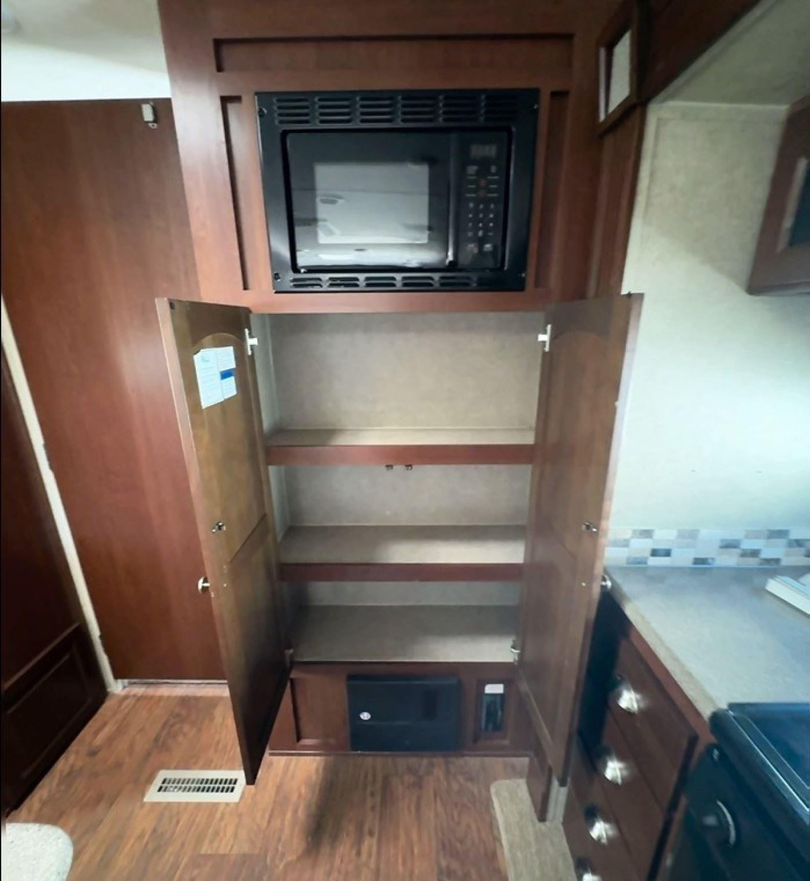 2016 ROCKWOOD WINDJAMMER Base