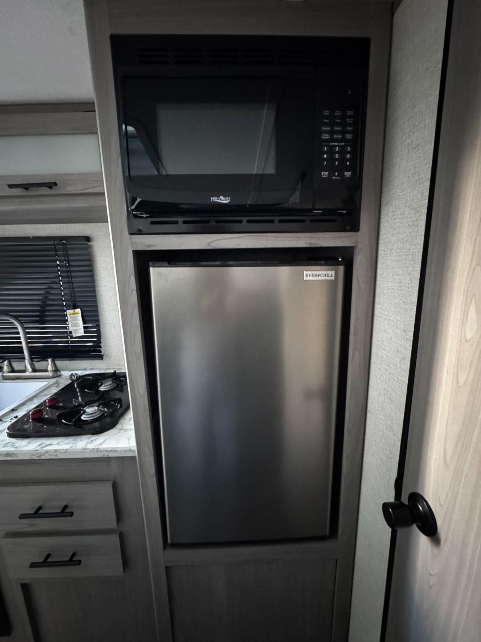 2023 KEYSTONE COLEMAN LANTERN Base