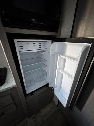 2023 KEYSTONE COLEMAN LANTERN Base