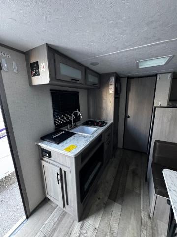 2023 KEYSTONE COLEMAN LANTERN Base