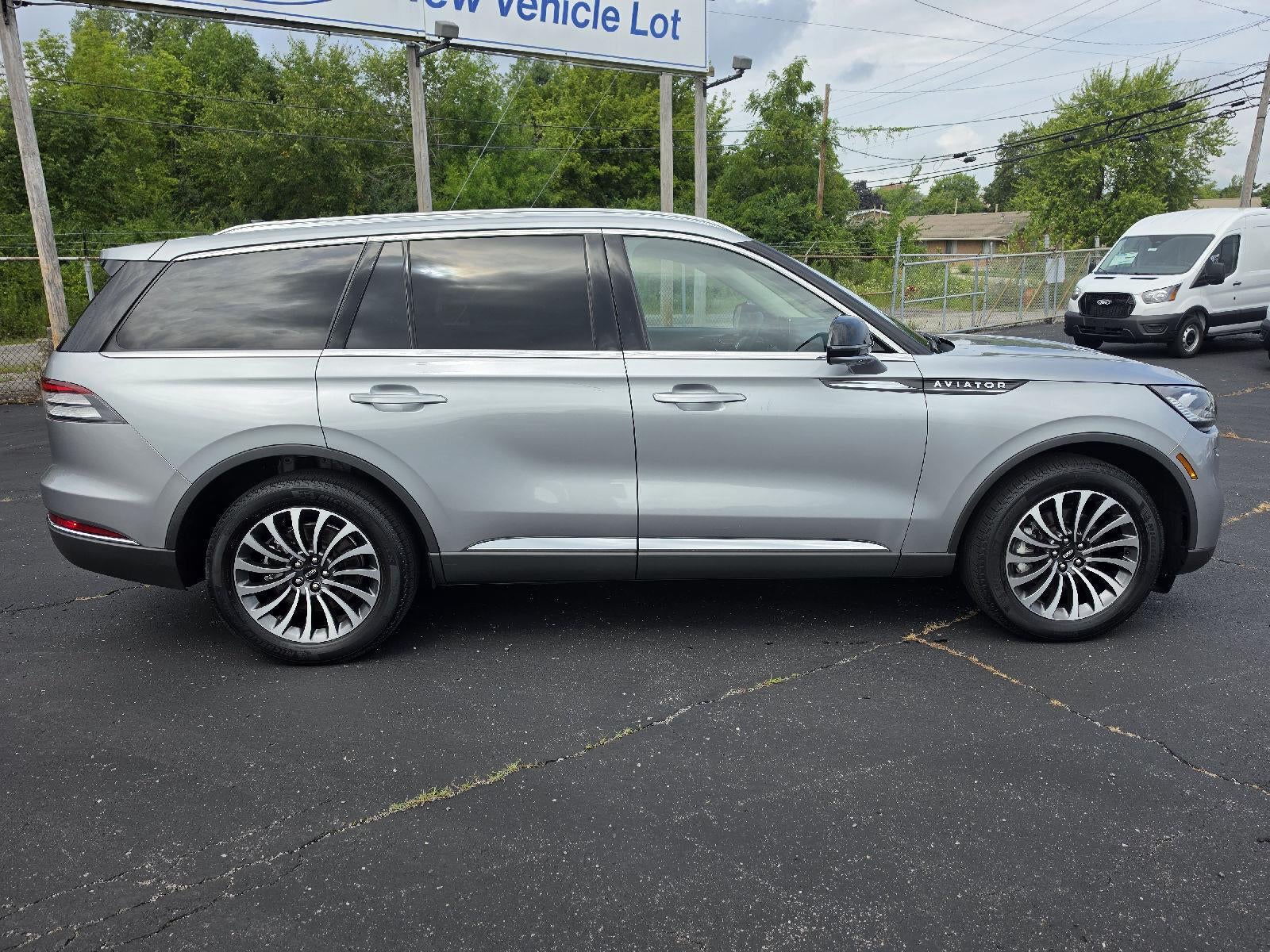 2023 Lincoln Aviator Standard