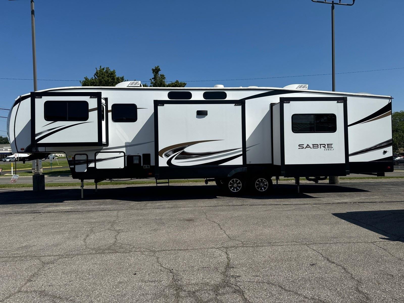 2022 FOREST RIVER SABRE Base